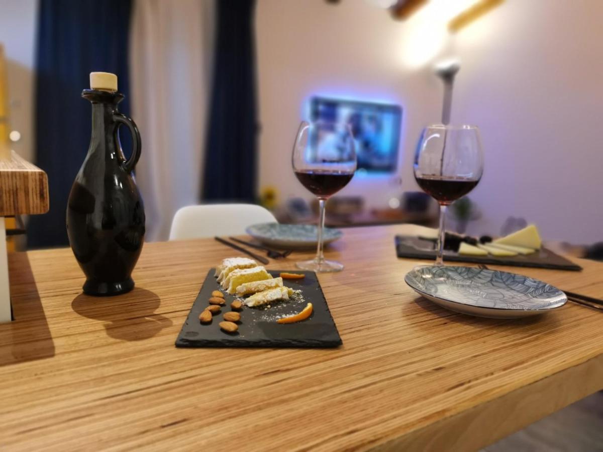 Novouredeni Apartman Marko Mundanije Bagian luar foto